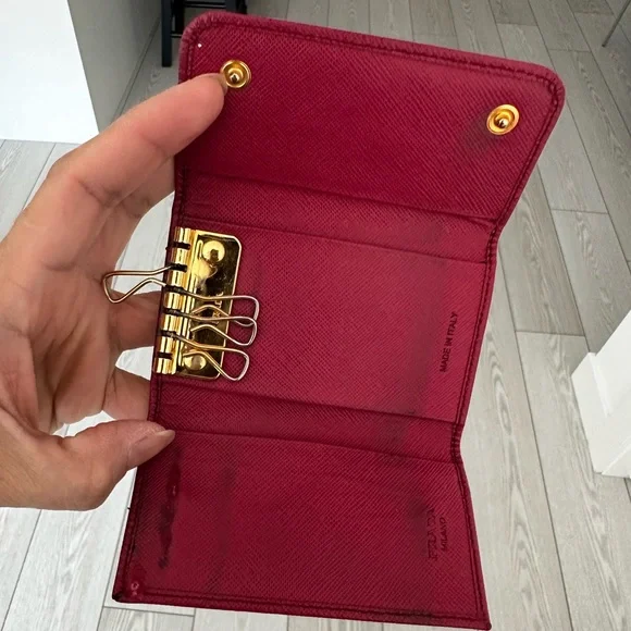 Prada - Picture 3 of 4